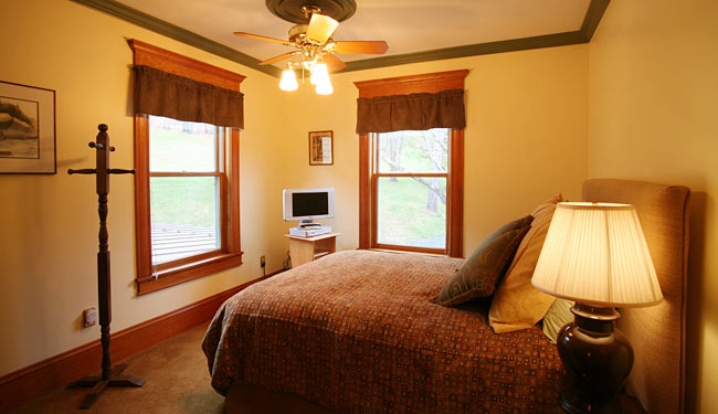 blue room breezy hill inn