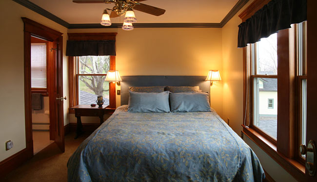 blue room breezy hill inn